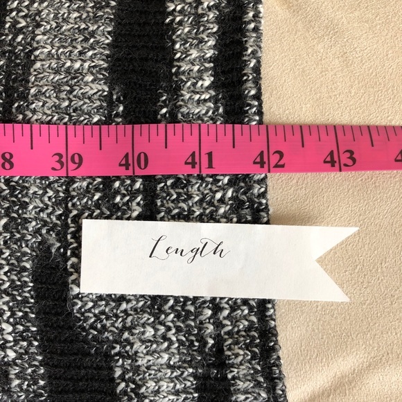 Black and white open front sweater - Picture 5 of 6